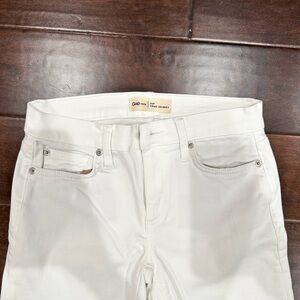 Gap Brand New white true skinny jeans - 25P